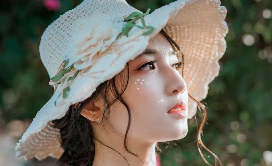idioms for beautiful girl